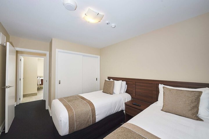 Room 10 of 104