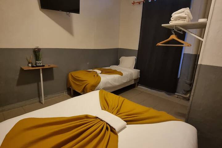 Room 4 of 12
