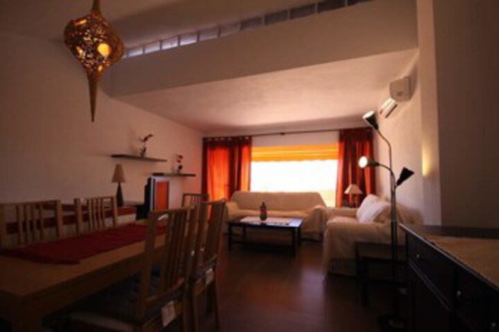 Room 6 of 16