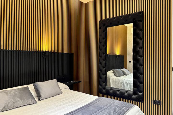 Room 2 of 6