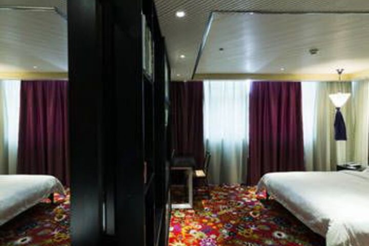 Room 18 of 26