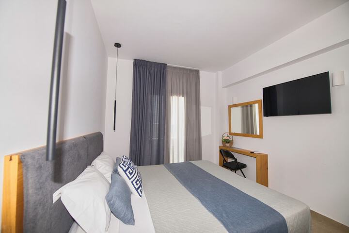 Room 5 of 33