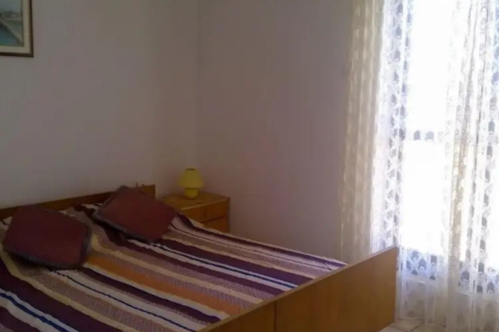 Room 4 of 11