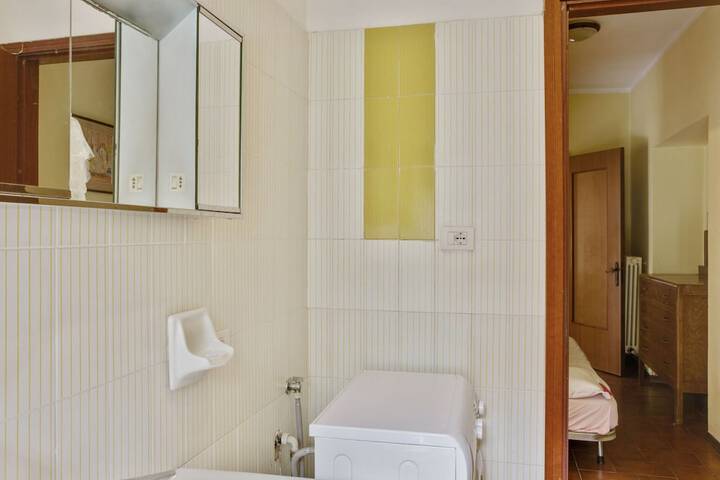Room 16 of 38