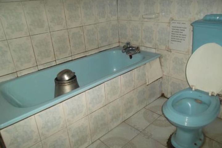 Room 8 of 12