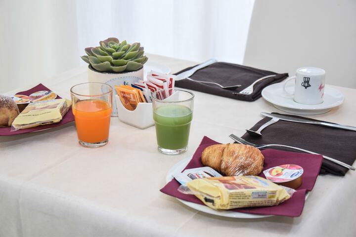 Breakfast/Coffee Service 64 of 97