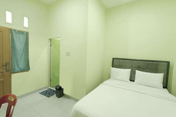 Room 5 of 12