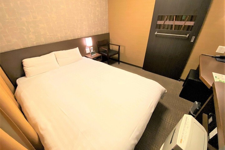 Room 9 of 83
