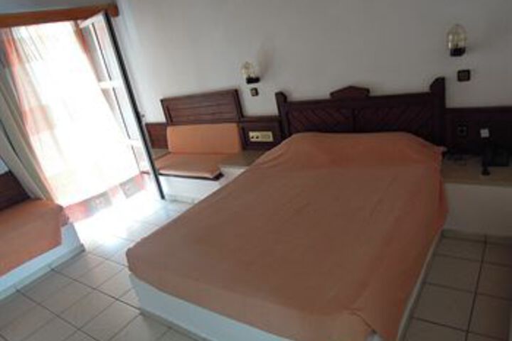 Room 15 of 18