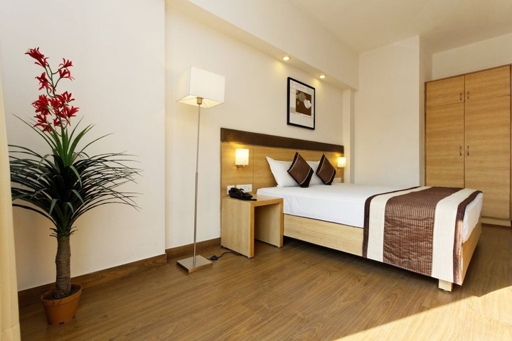 Room 5 of 40