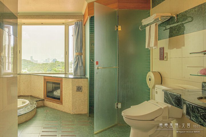 Room 152 of 263