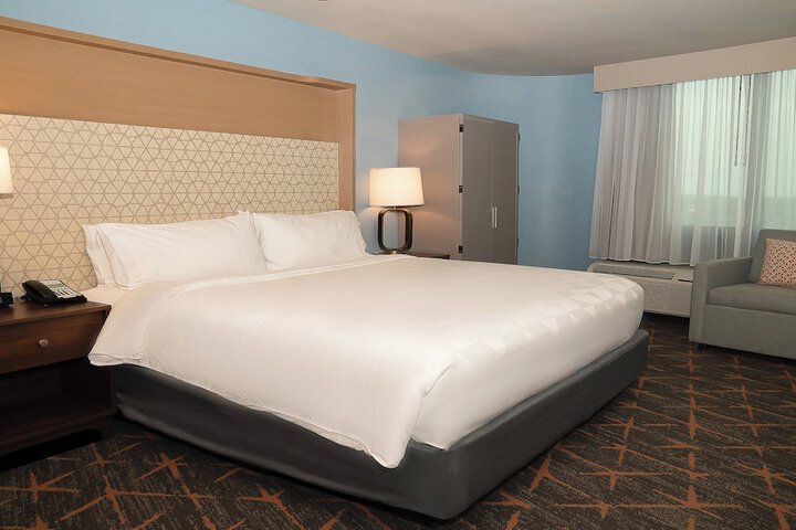 Room 4 of 98