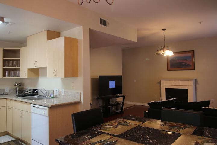 Gorgeous 2BD Apartment in Van Nuys, CA