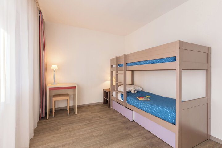 Room 6 of 27