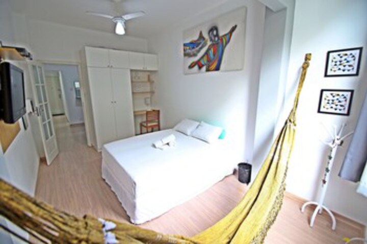 Room 9 of 10
