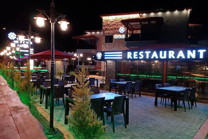 Dining 49 of 76