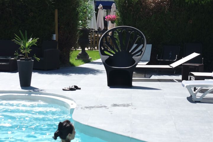 Pool 21 of 42