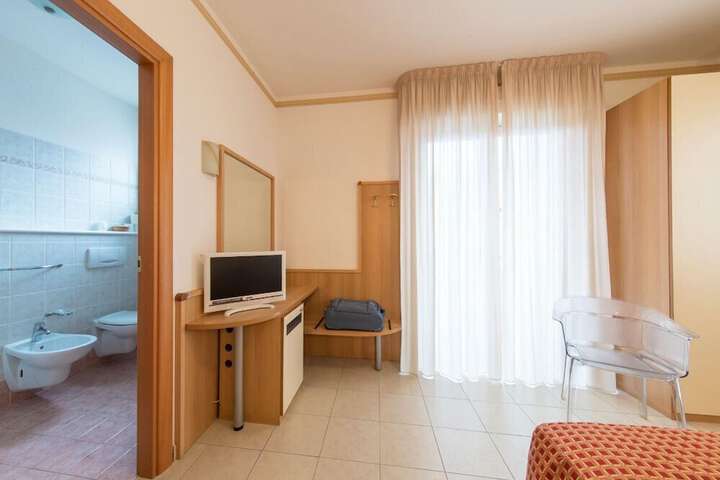 Room 7 of 41