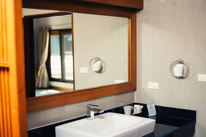 Room 27 of 35