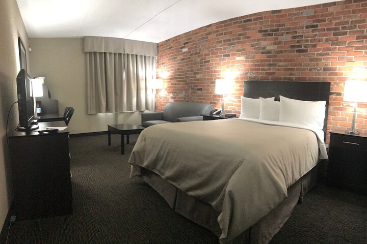 Room 4 of 28