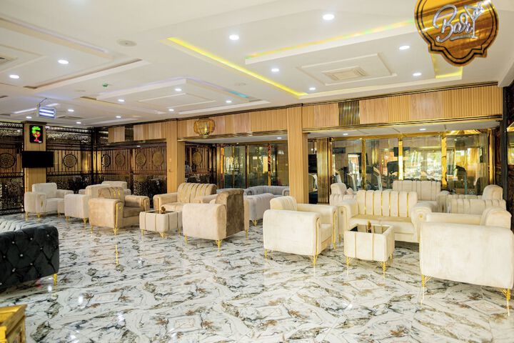 Lounge 16 of 19