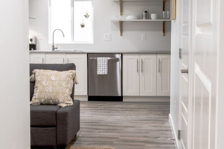 New Luxury Apt Close to Shops Ski Resorts and More in Bluffdale, UT