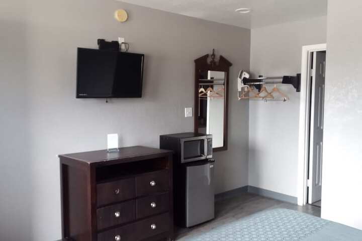 Room 21 of 32