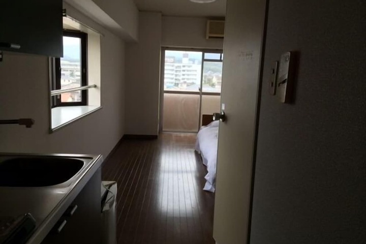 Room 6 of 27