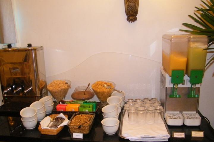 Breakfast/Coffee Service 46 of 61