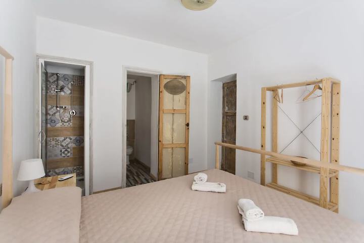 Room 11 of 53