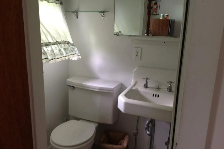 Room 4 of 31