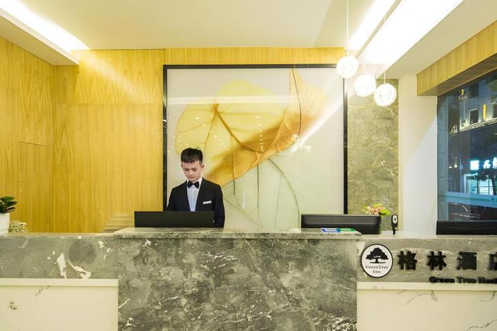 Green Tree Inn Express Tengchong Rehai Spa Jichang Road