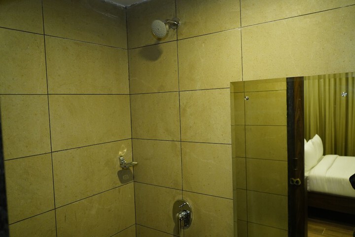 Room 26 of 42