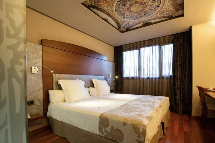Room 34 of 81