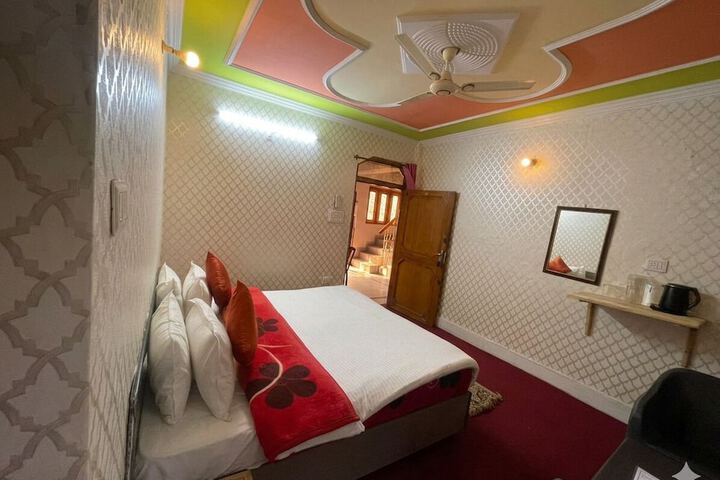 Room 2 of 35