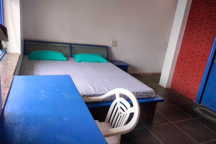 Room 11 of 66