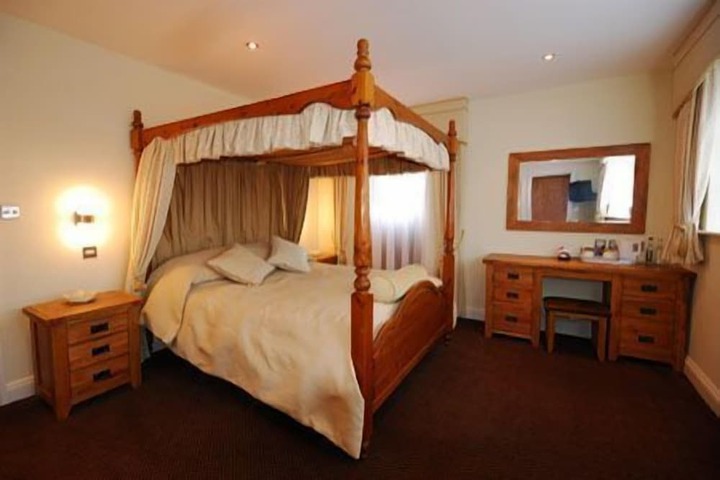 Room 6 of 49
