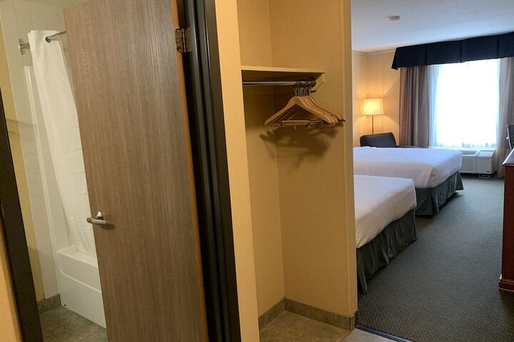 Room 28 of 74
