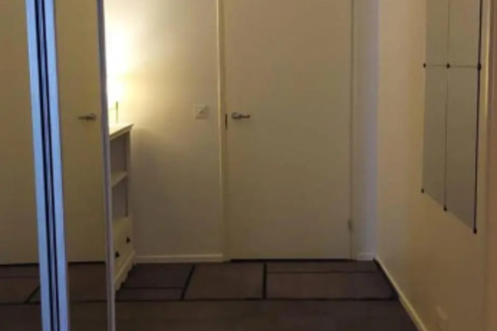 Room 10 of 13