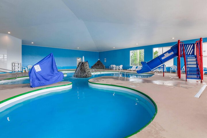 Hotel Pool