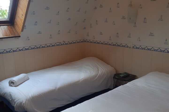 Room 7 of 27
