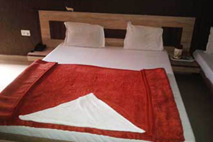 Om Plaza Hotel