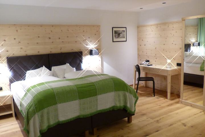 Room 2 of 113