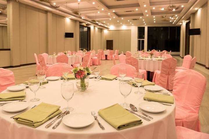 Ballroom/Hall 39 of 47