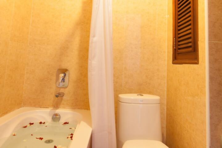 Room 32 of 65