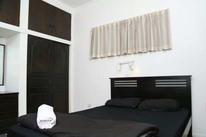 Room 6 of 16