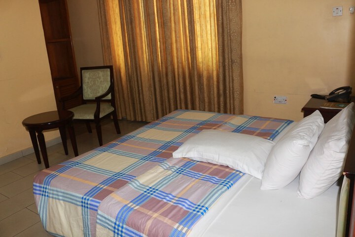 Room 9 of 20