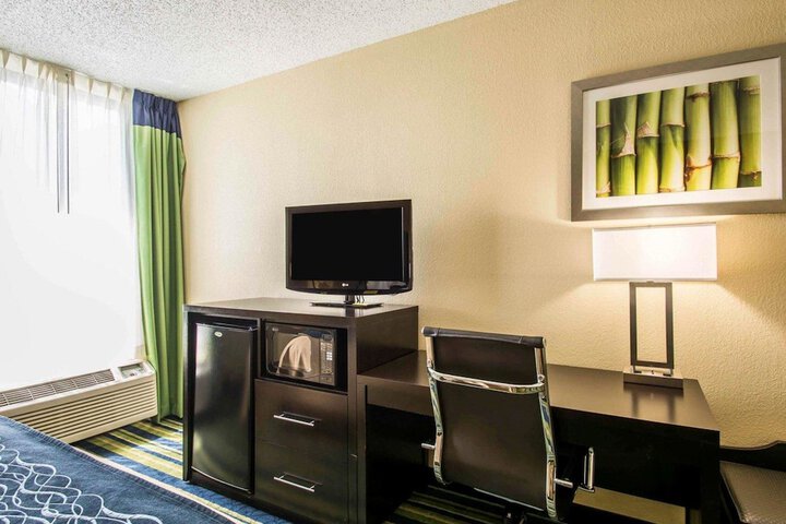 2 Queen Beds (3 of 6)