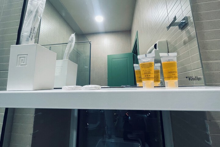 Room 103 of 116