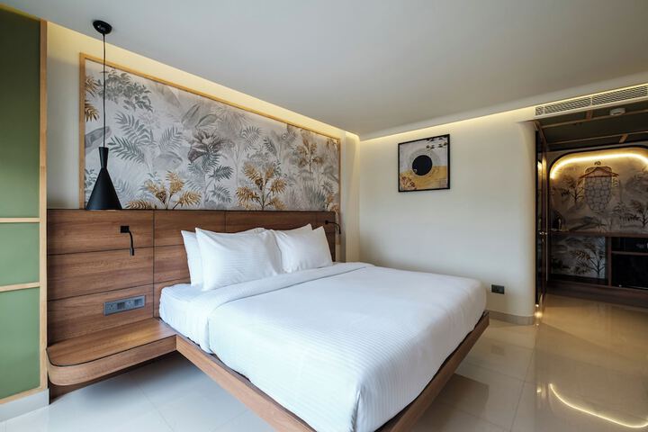 Room 33 of 141